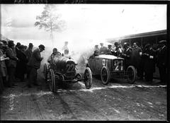 Vintage race cars at the start of a race on the Circuit de la Sarthe in 1920