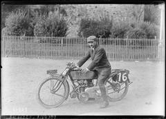 Paul Péan on Peugeot motorcycle racing at Circuit de la Sarthe Le Mans 1920