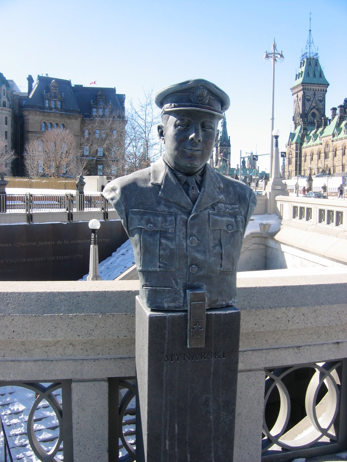 Andrew Mynarsky bronze bust at Valiants Memorial in Ottawa
