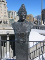 Statue of Georgina Pope in uniform