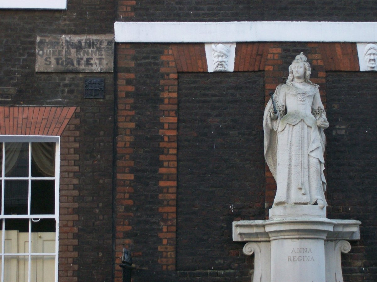 Statue of Queen Anne at Queen Anne's Gate in London