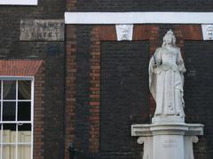 Statue Of Queen Anne