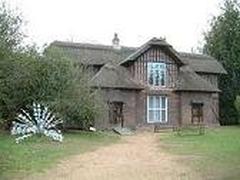|
  The Queen'S Cottage