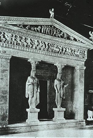 Ancient golden artifacts from the Siphnian Treasury at Delphi