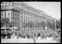 1925 Paris bank employees strike crowd at Place du Trocadéro and Avenue Kléber