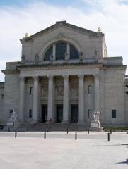 Front exterior of the Saint Louis Art Museum with grand columns and steps