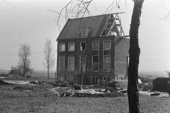 Reconstruction of Bijlmerlust house near Abcoude in 1970 with workers and construction materials