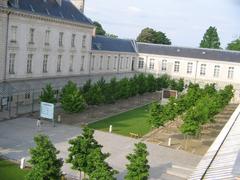 Monument Aux Anciens Élèves Du Lycée Clemenceau