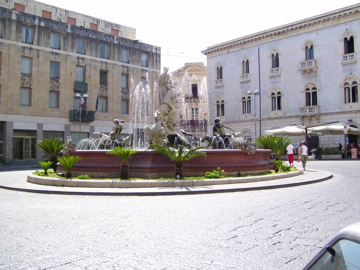 Fontana Diana Cacciatrice fountain in Siracusa