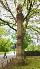 |
  Mason'S Pillars, The Meadows (West), Edinburgh