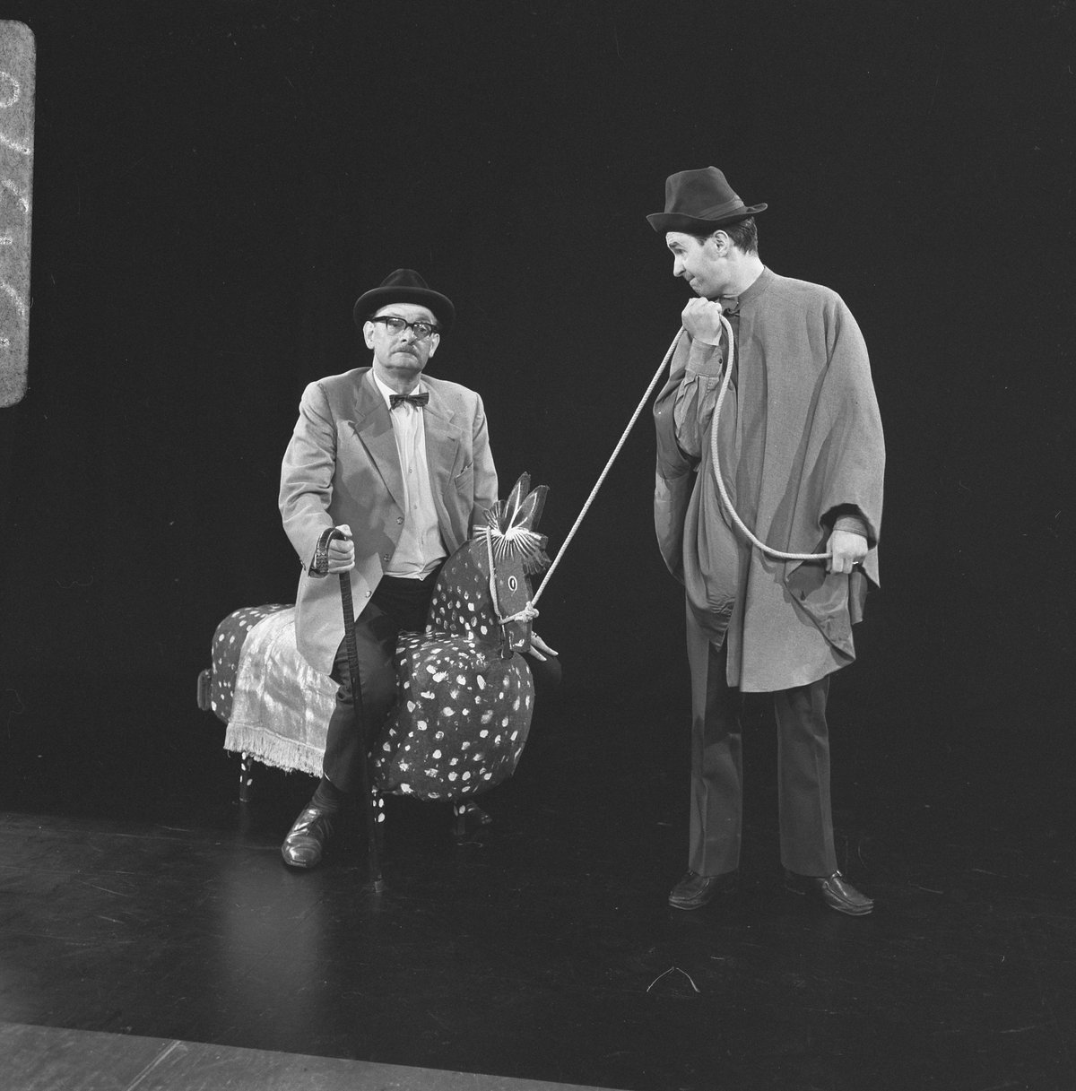 Das Kommodchen German cabaret group from Dusseldorf performing in the Netherlands with Werner Vielhaber and Ernst Hilbich during a TV recording