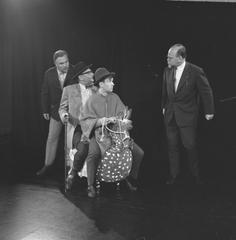 Black and white photo of the German cabaret group Das Kommödchen from Düsseldorf in the Netherlands, featuring members Gerdesmann, Vielhaber, Hilbich, and Lorentz