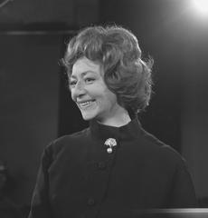 Lore Lorentz performing with Das Kommödchen, German cabaret troupe from Düsseldorf, during a TV recording in the Netherlands, 1966