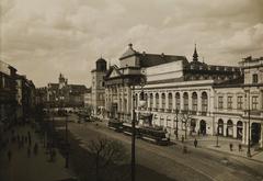 Tramway cars F+P8 and A on Krakowskie Przedmieście street in Warsaw, view towards Zamkowy Square with St. Anne's Church