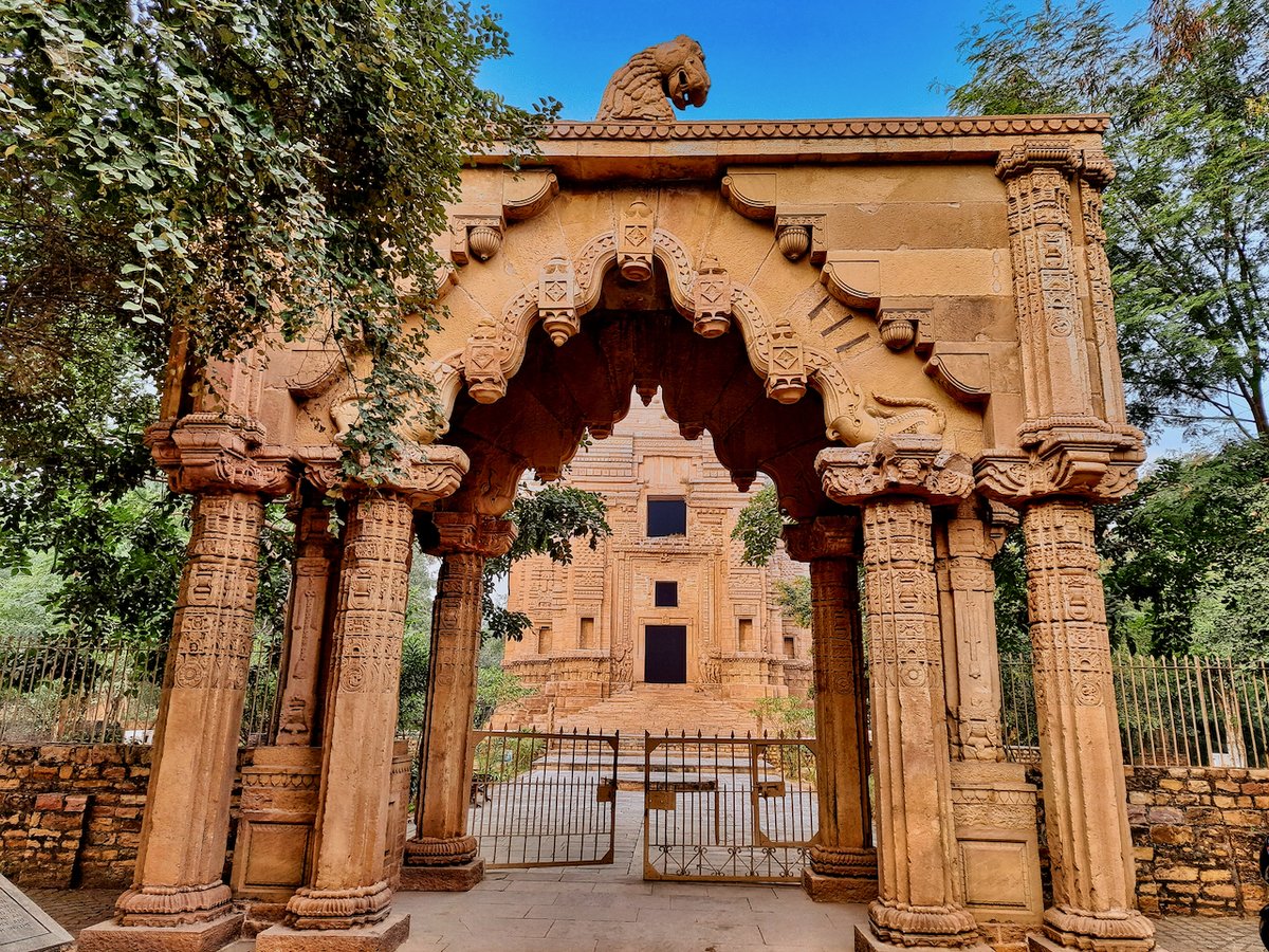 Teli ka Mandir, a 9th-century Hindu temple with barrel vaulted sikhara in Gwalior Fort, Madhya Pradesh