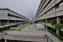 Allgemeines Krankenhaus Wien hospital building exterior