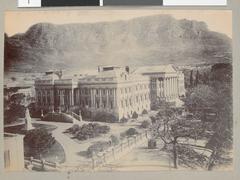 Elevated view of Cape Town Parliament House with Table Mountain in the background