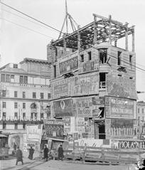 Demolition of Pabst Hotel with Hammerstein's Victoria Theatre in the background