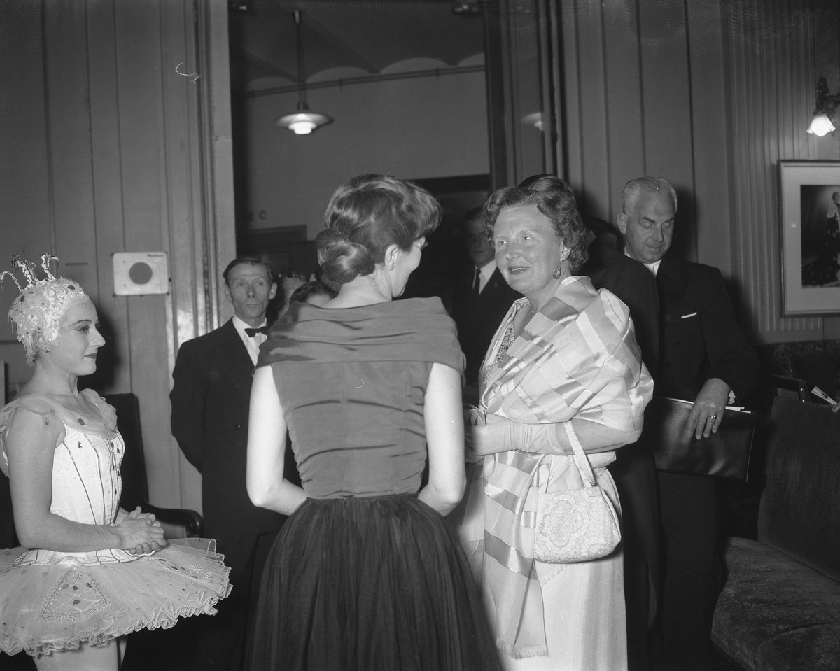 10th anniversary celebration of Ballet der Lage Landen at Stadsschouwburg Amsterdam with Queen Juliana
