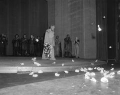 Albert van Dalsum honored after farewell performance at Stadsschouwburg Amsterdam in 1964