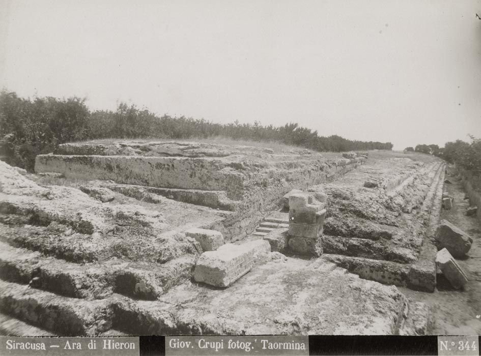 Black and white photograph of Hieron's Ara in Syracuse by Giovanni Crupi