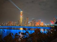 Hanking Center skyscraper with Ren Chai Bridge in cityscape