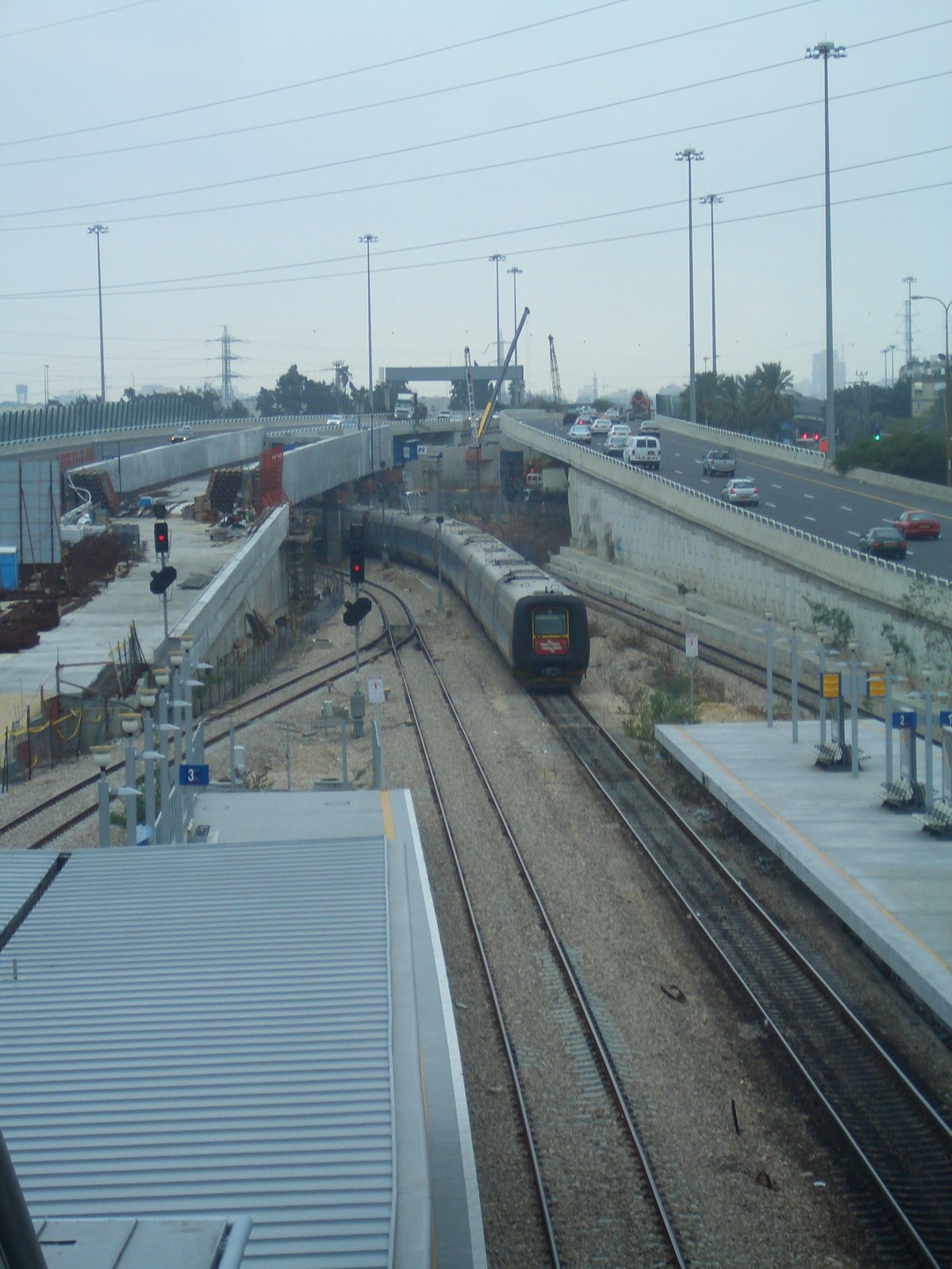 Israel Railways train entering Tel Aviv-haHagana station from Lod
