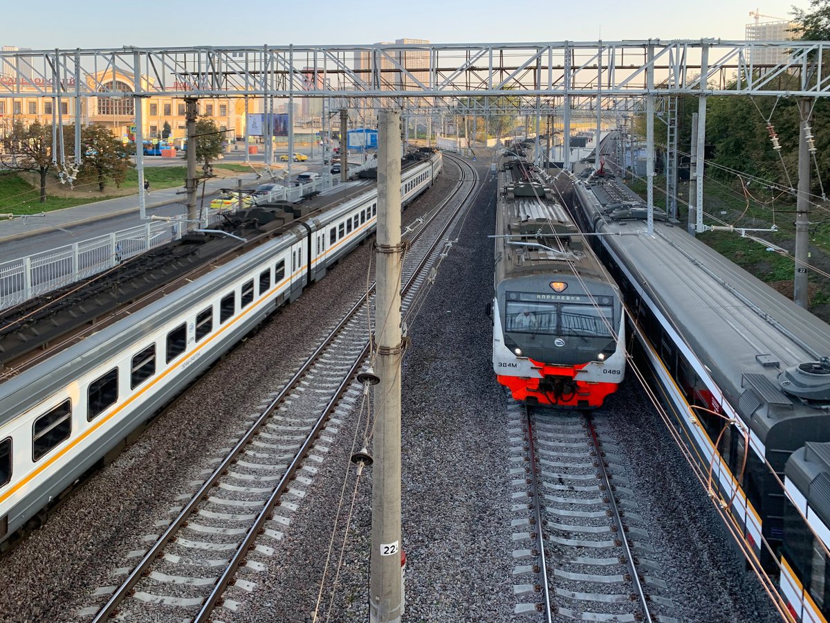 Fork of D1 and D4 Moscow inner-city rail lines near Saviolovskaya station