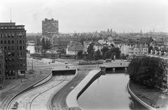 Construction of a bridge and viaduct at Rhijnspoorplein in Amsterdam in 1968