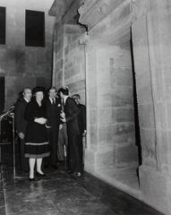Black and white photo of the opening ceremony of the Taffeh temple by Princess Beatrix at Rijksmuseum van Oudheden in Leiden in April 1979