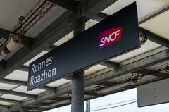 Rennes train station sign in French and Breton languages