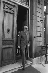 De Gaay Fortman CDA politician leaving Paleis Lange Voorhout in The Hague 1981 black and white photo