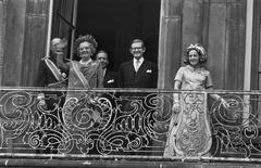 Dutch royal family on the balcony of Paleis Lange Voorhout during Prinsjesdag 1969