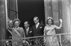 Royal family on the balcony of Paleis Lange Voorhout during Prinsjesdag 1969