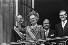The royal family on the balcony of the Paleis Lange Voorhout in The Hague on Prinsjesdag 1969, from left to right: Prince Bernhard, Queen Juliana, and Prince Claus