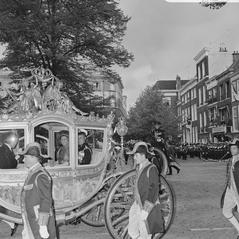 The Dutch royal family riding in the golden carriage from the Ridderzaal to the Lange Voorhout palace during Prinsjesdag 1970 in The Hague
