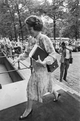 Arrival of Queen Beatrix at Paleis Lange Voorhout in The Hague at the start of cabinet formation consultations on September 9, 1982