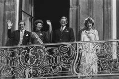Prince Claus, Queen Beatrix, Pieter van Vollenhoven and Princess Margriet on balcony at Paleis Lange Voorhout on Prinsjesdag 1980