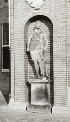 Beeld Pieter Adriaensz 't Hooft at Huygenshuis near Rijksmuseum in Amsterdam
