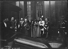 Photograph of Mgr Bonaventura Cerretti and Mgr Louis-Ernest Dubois leaving the Palais de l'Élysée in Paris on December 21, 1925