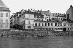 Street view of the intersection of Strömgatan and Drottninggatan in Stockholm with historic buildings and Sager House visible on the right