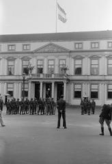 Ceremonial changing of the guard by Prinses Irene brigade soldiers at Noordeinde Palace, 1940s