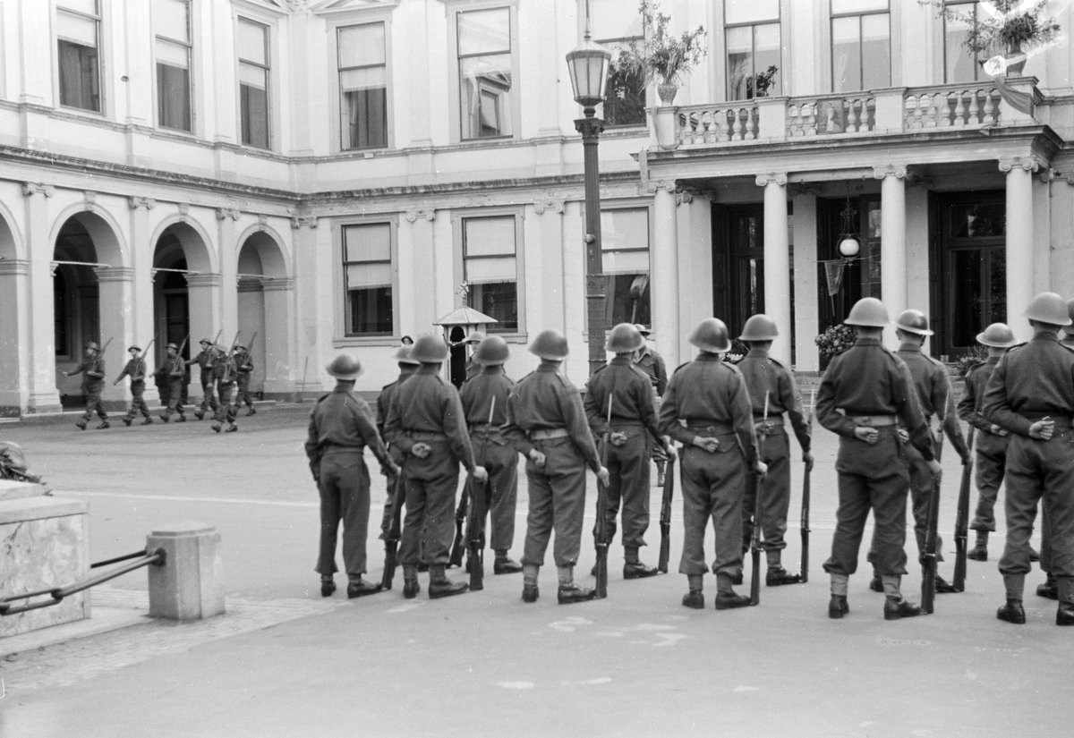 Ceremonial changing of the guard by soldiers of the Princess Irene Brigade at Noordeinde Palace