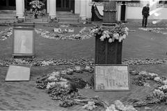Floral tribute with large letters J, W, and B on the forecourt of Paleis Noordeinde