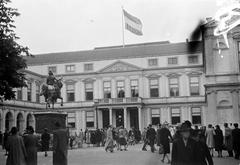 Residents gather spontaneously in front of Noordeinde Palace after liberation in The Hague