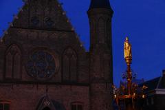 Ridderzaal building with Willem II statue on fountain at the Binnenhof in Den Haag