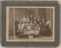 Group photo of students at the Christian primary school on Buikslotermeerdijk in Buiksloot circa 1912