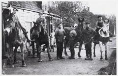 Historical black and white photo of Meerweg near Buikslotermeerdijk in Amsterdam, 1912, showing Mrs. Sluis and others with horses from farmer Krook