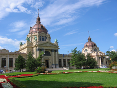 Széchenyi Thermal Bath in Budapest with outdoor pools and classical architecture