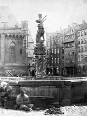 Gerechtigkeitsbrunnen fountain in Frankfurt am Main viewed from the northeast around 1865